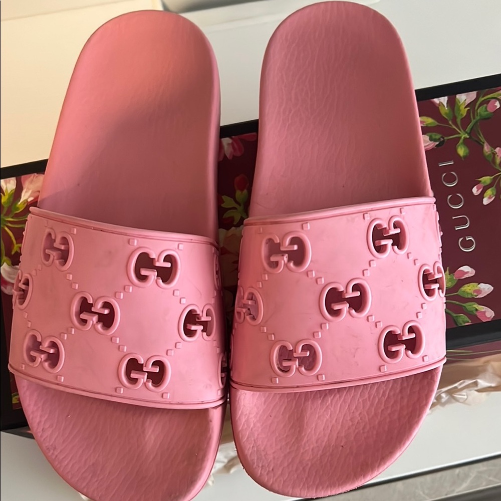 Gucci Pink Rubber Pool Slides